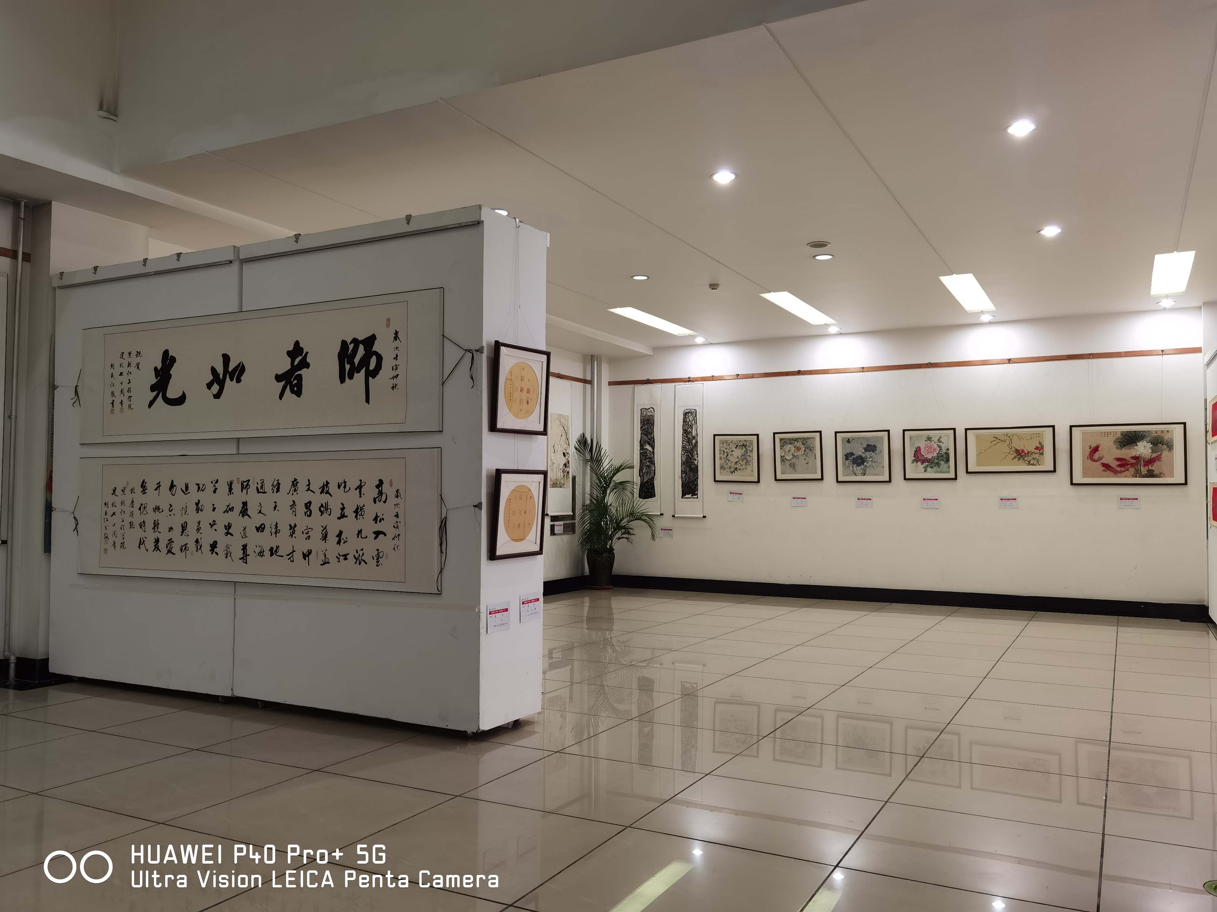 我校举办师生和校友书画摄影作品展